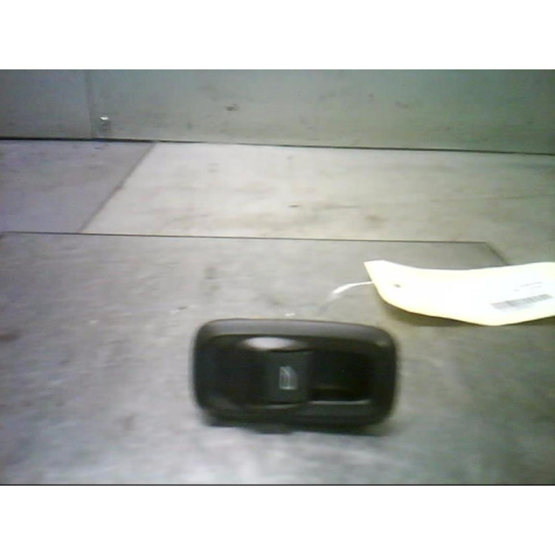 Interrupteur de leve vitre avant droit FORD FIESTA 6