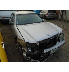 Feu arriere secondaire droit (feux) MERCEDES CLASSE E 210 Photo n°8