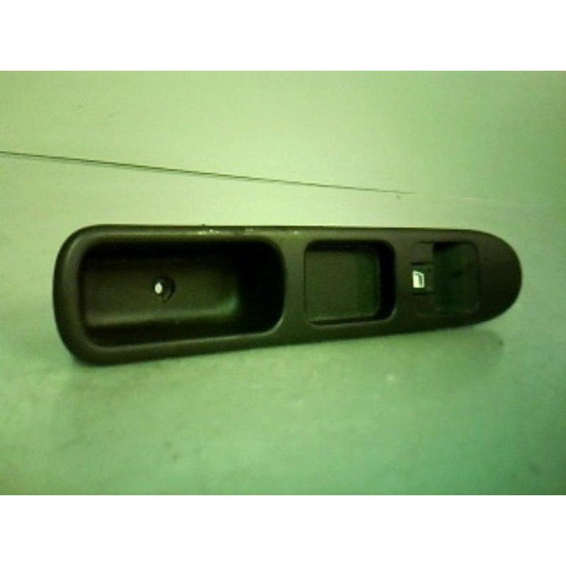 Interrupteur de leve vitre avant droit PEUGEOT 307