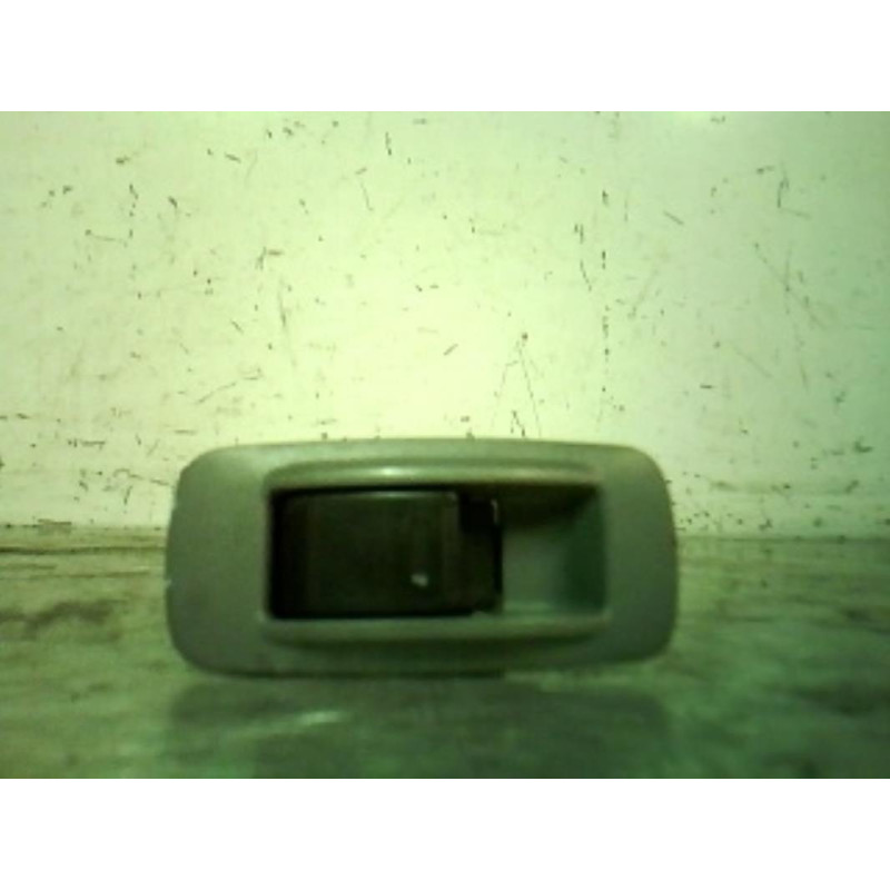 Interrupteur de leve vitre arriere droit TOYOTA RAV4 2