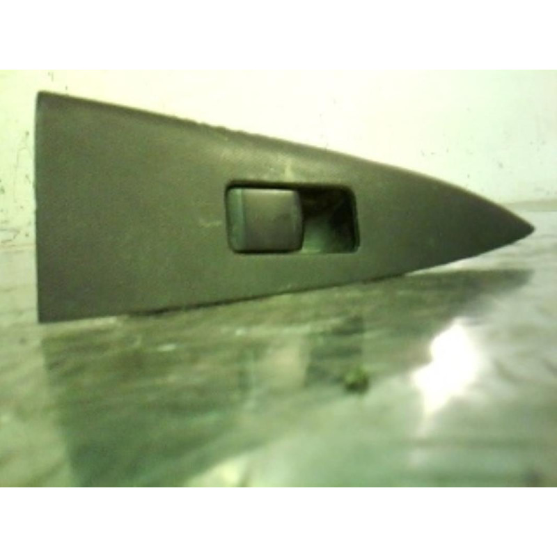 Interrupteur de leve vitre arriere droit NISSAN NOTE 1