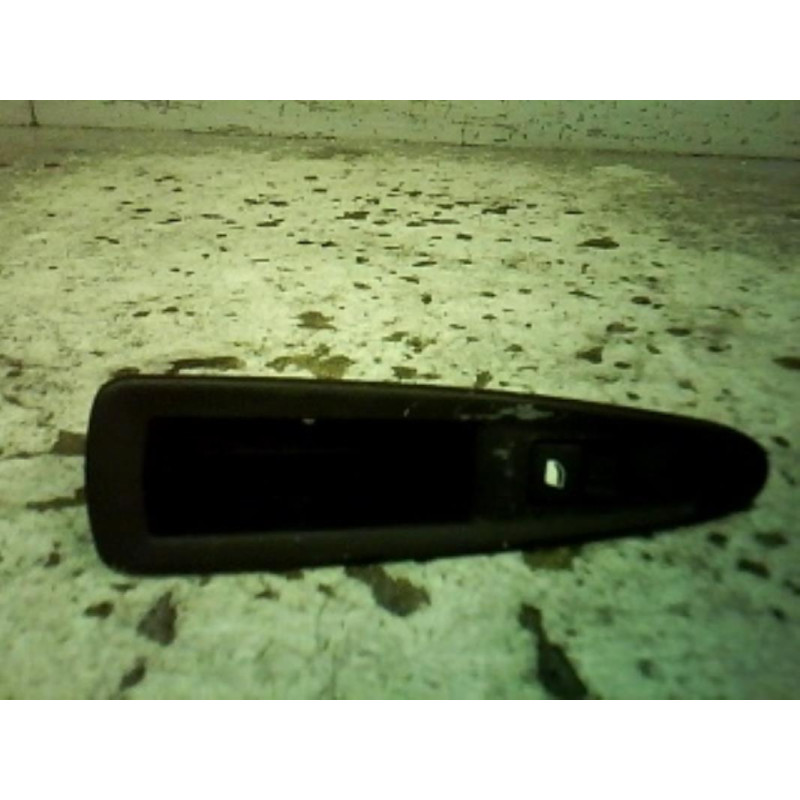Interrupteur de leve vitre arriere droit CITROEN C4 1