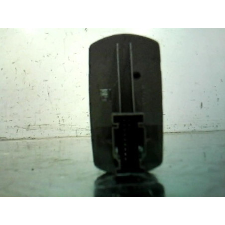 Interrupteur de leve vitre avant gauche OPEL CORSA D