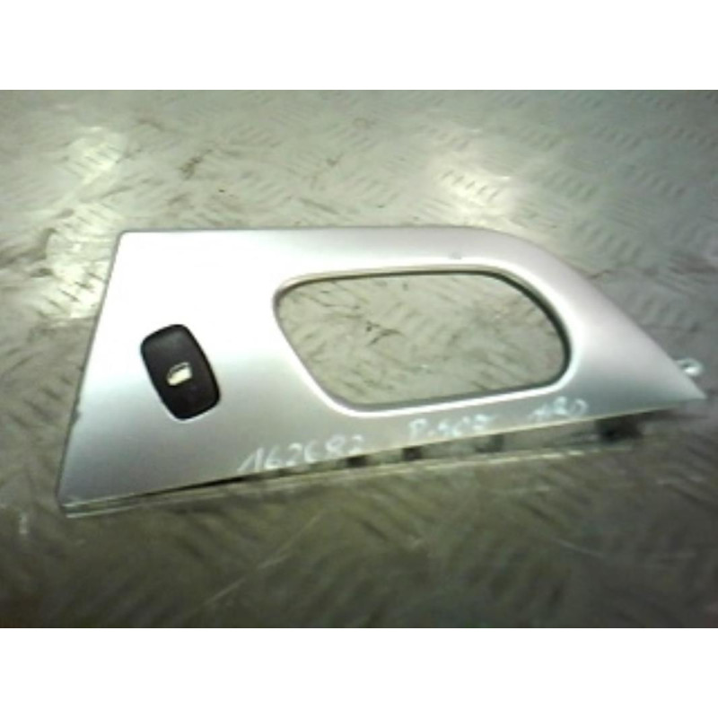 Interrupteur de leve vitre arriere droit PEUGEOT 407