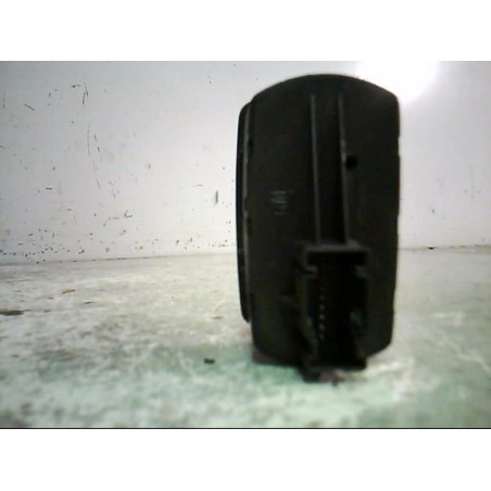 Interrupteur de leve vitre avant gauche OPEL CORSA D