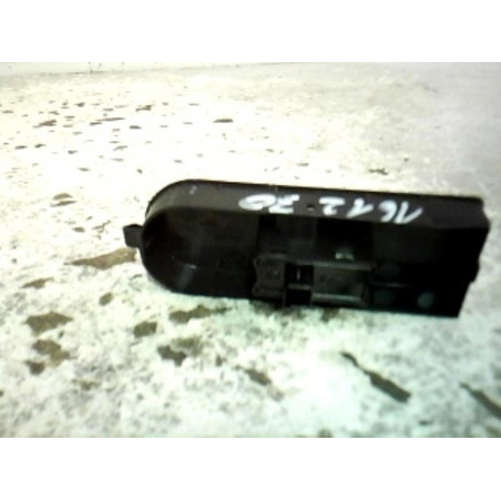 Interrupteur de leve vitre avant droit OPEL ZAFIRA B