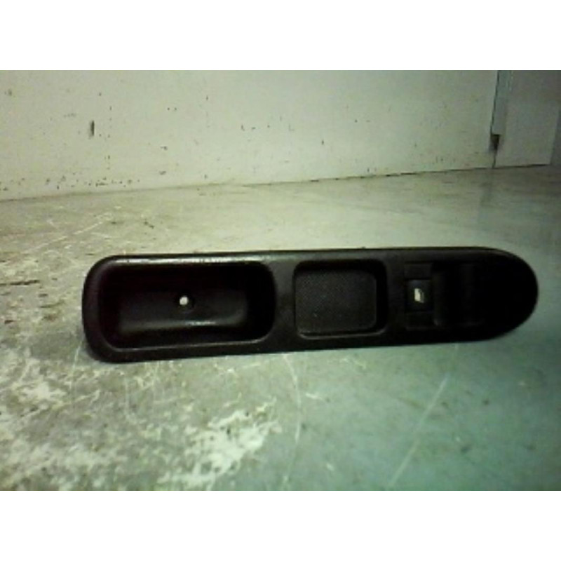 Interrupteur de leve vitre avant droit PEUGEOT 307