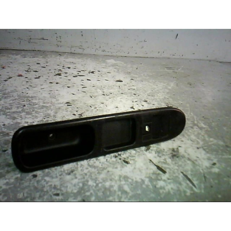 Interrupteur de leve vitre avant droit PEUGEOT 307