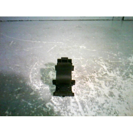 Interrupteur de leve vitre avant droit TOYOTA YARIS 2 Photo n°1