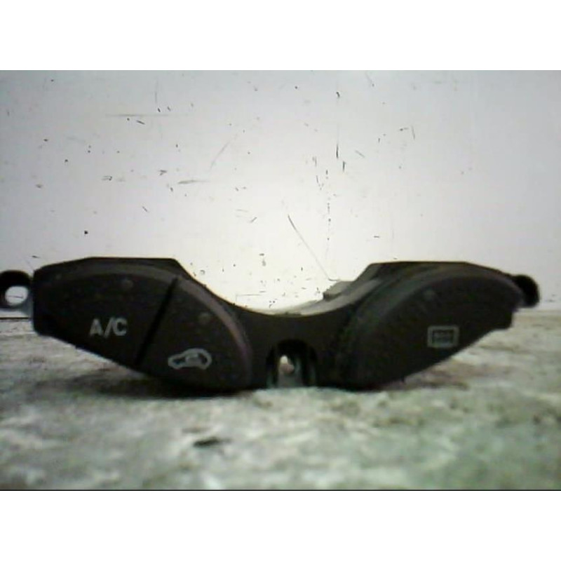 Commande degivrage lunette arriere FORD FOCUS 1