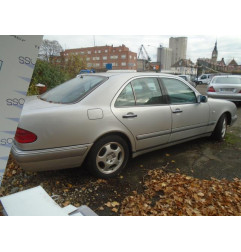 Verin de coffre MERCEDES CLASSE E 210 Photo n°6