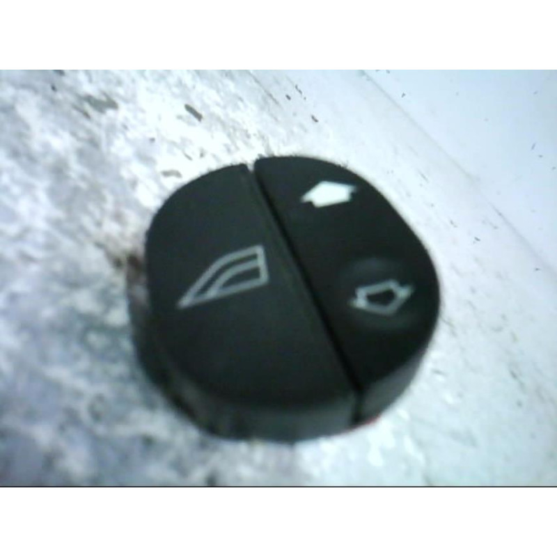 Interrupteur de leve vitre avant droit FORD FIESTA 5