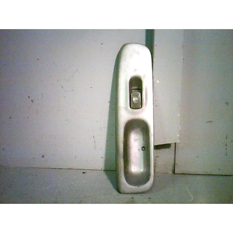 Interrupteur de leve vitre avant droit RENAULT TWINGO 1