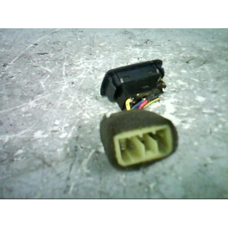 Interrupteur de leve vitre arriere gauche KIA SPORTAGE 1