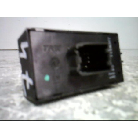 Interrupteur de leve vitre arriere droit OPEL MERIVA B