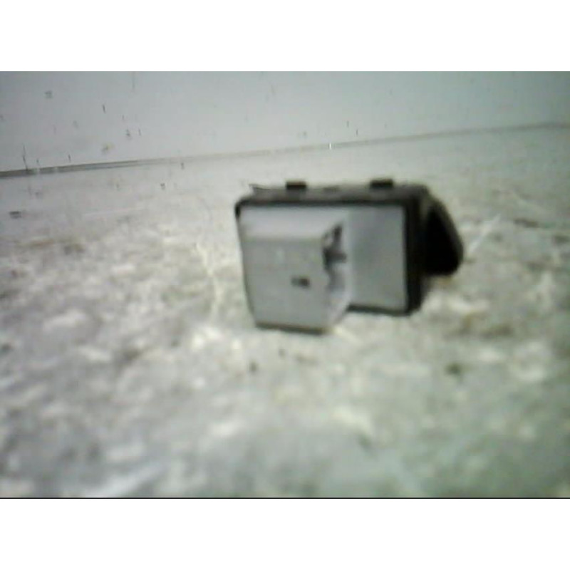 Interrupteur de leve vitre avant droit VOLKSWAGEN POLO 4