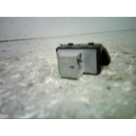 Interrupteur de leve vitre avant droit VOLKSWAGEN POLO 4 Photo n°1