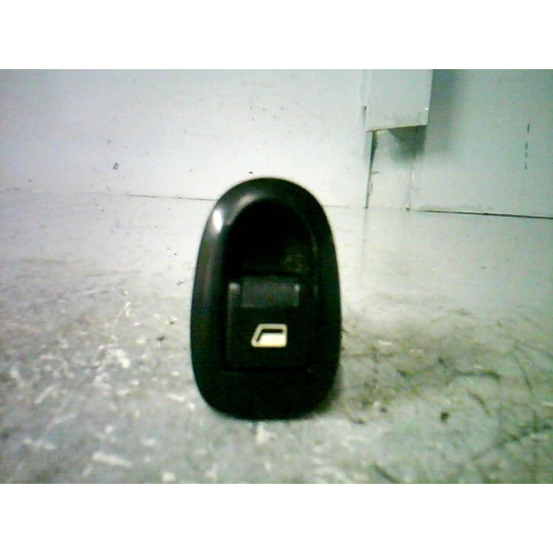 Interrupteur de leve vitre avant droit PEUGEOT 1007