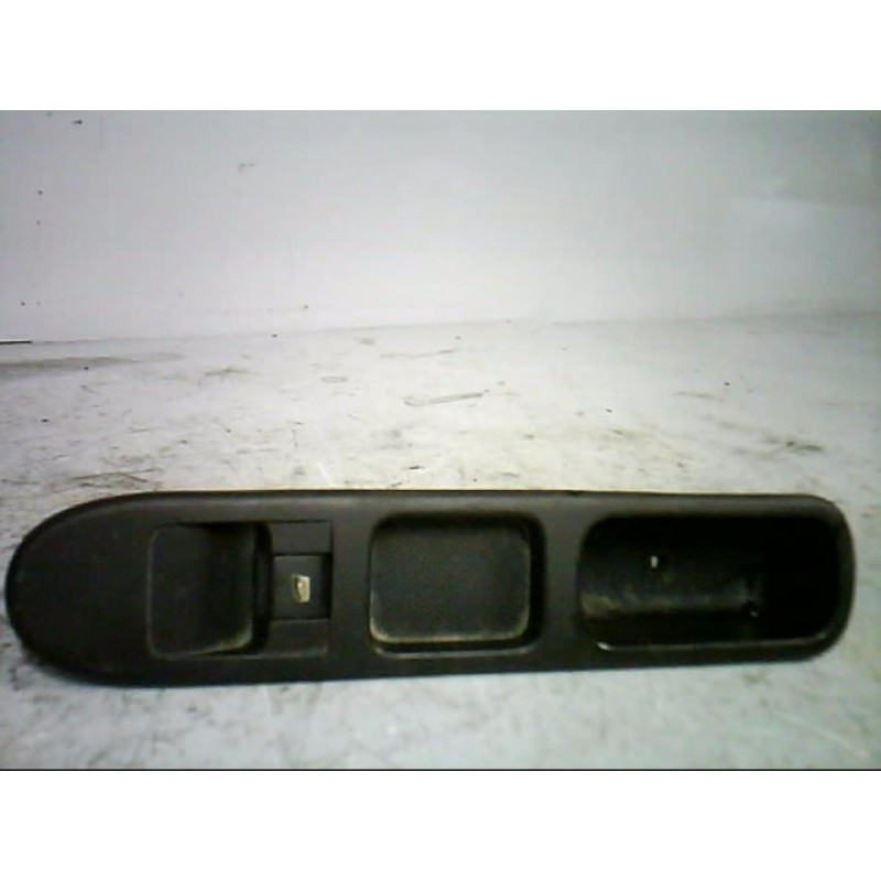 Interrupteur de leve vitre avant droit PEUGEOT 307