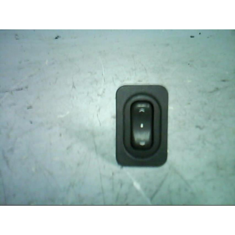 Interrupteur de leve vitre avant droit OPEL MERIVA A