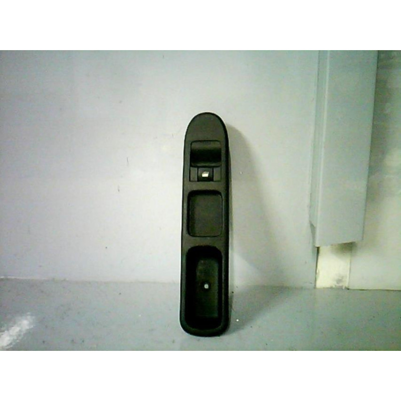Interrupteur de leve vitre avant droit PEUGEOT 307