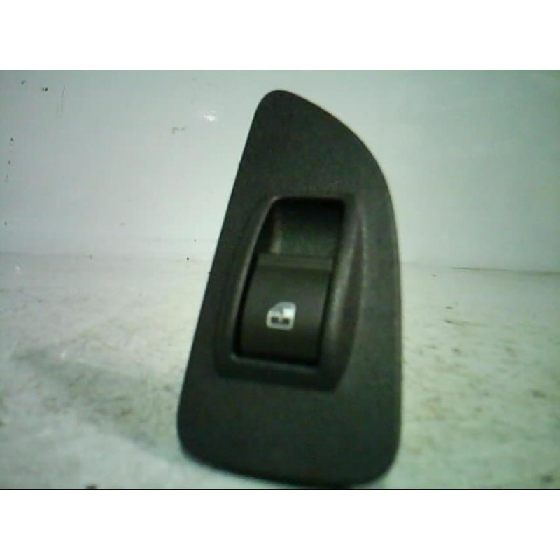 Interrupteur de leve vitre arriere droit FIAT BRAVO 2
