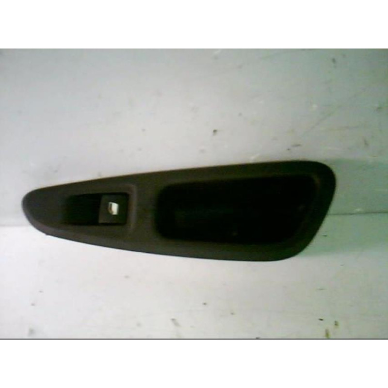 Interrupteur de leve vitre arriere droit PEUGEOT 308 1