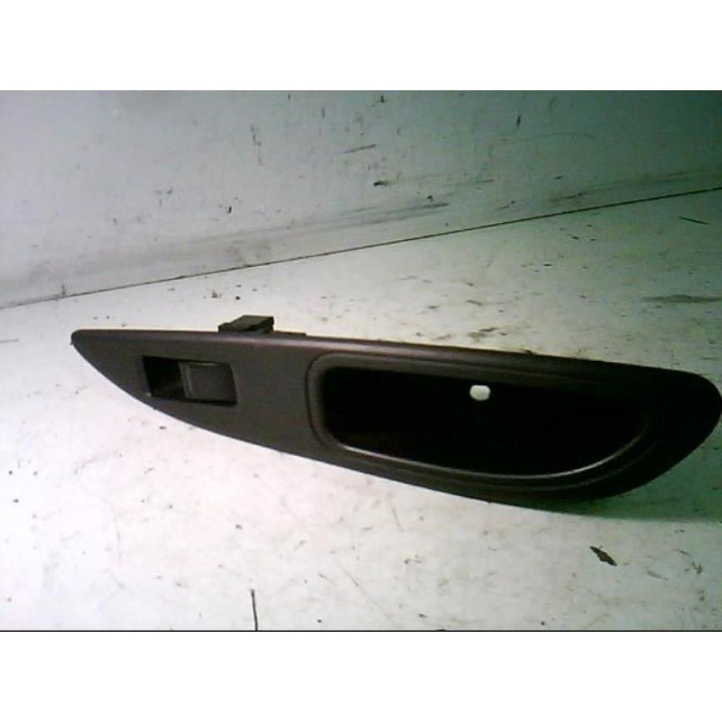 Interrupteur de leve vitre arriere droit NISSAN PRIMERA 4