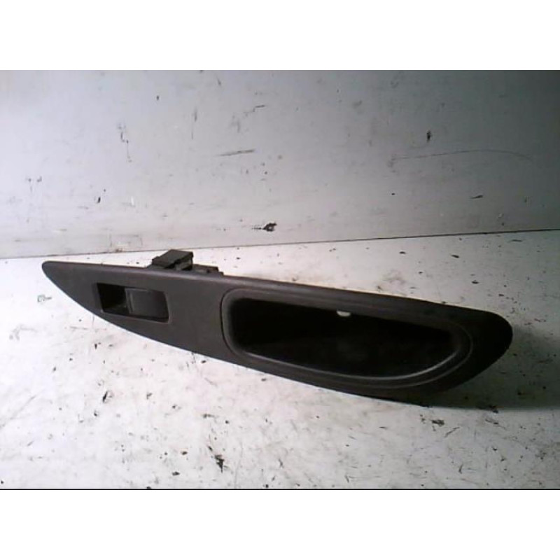 Interrupteur de leve vitre arriere droit NISSAN PRIMERA 3