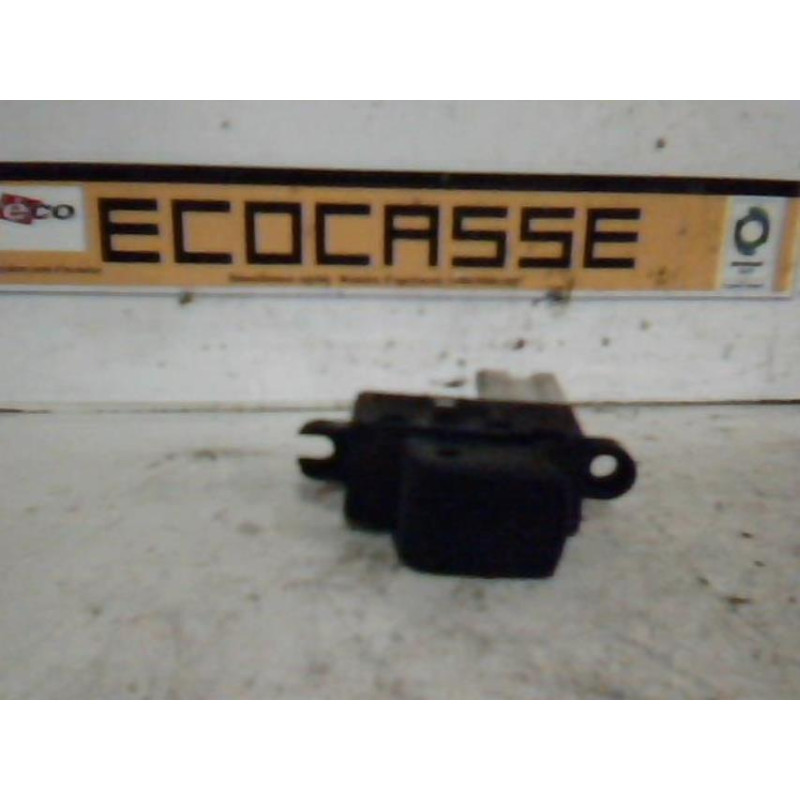 Interrupteur de leve vitre avant droit NISSAN MICRA 3