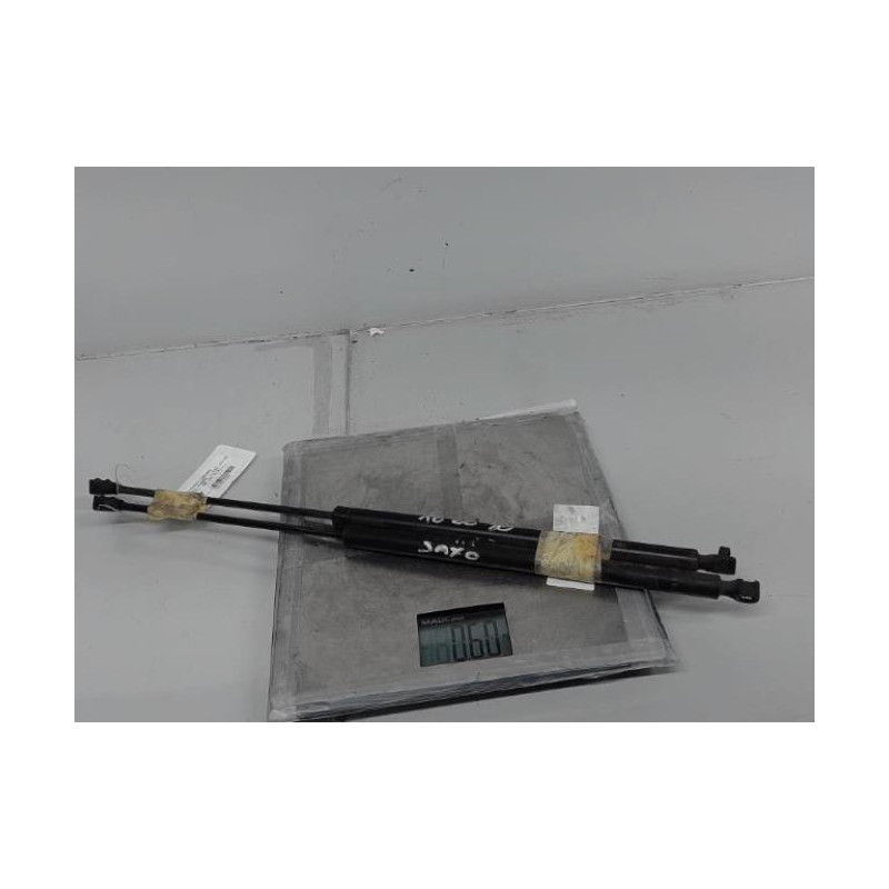 Verin de coffre CITROEN SAXO