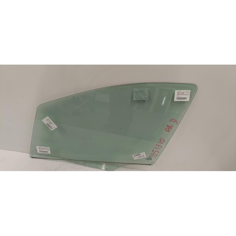 Vitre arriere droit PEUGEOT 208 1