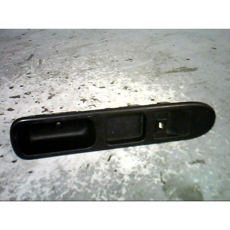 Interrupteur de leve vitre avant droit PEUGEOT 307