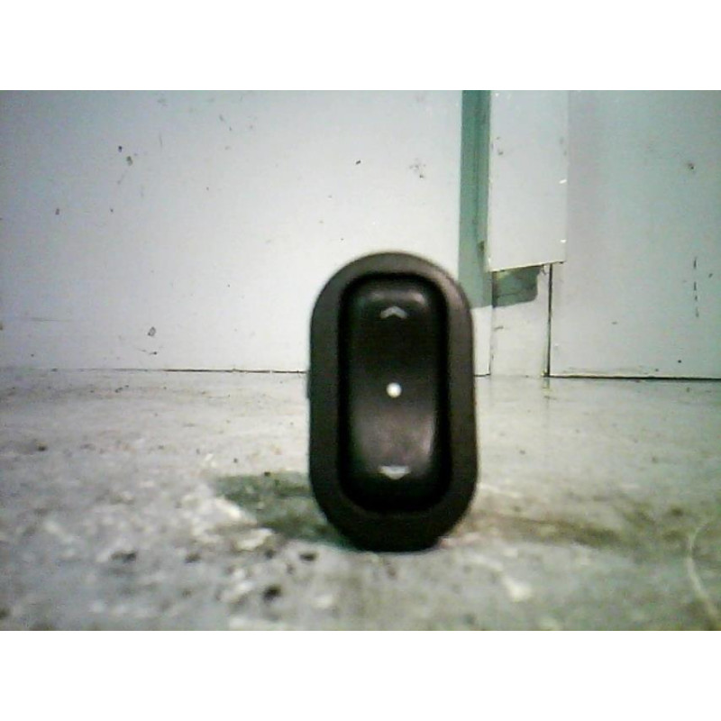 Interrupteur de leve vitre avant droit OPEL ASTRA G