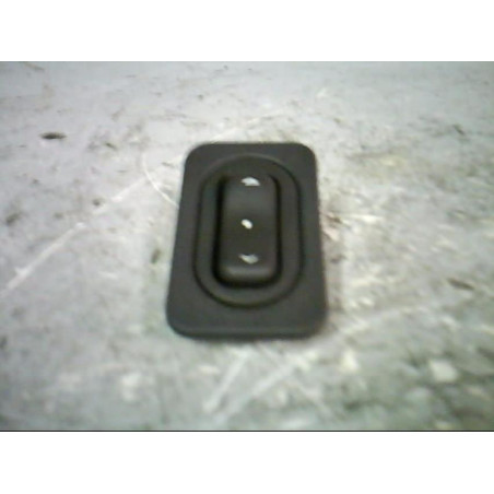 Interrupteur de leve vitre avant droit OPEL MERIVA A Photo n°1