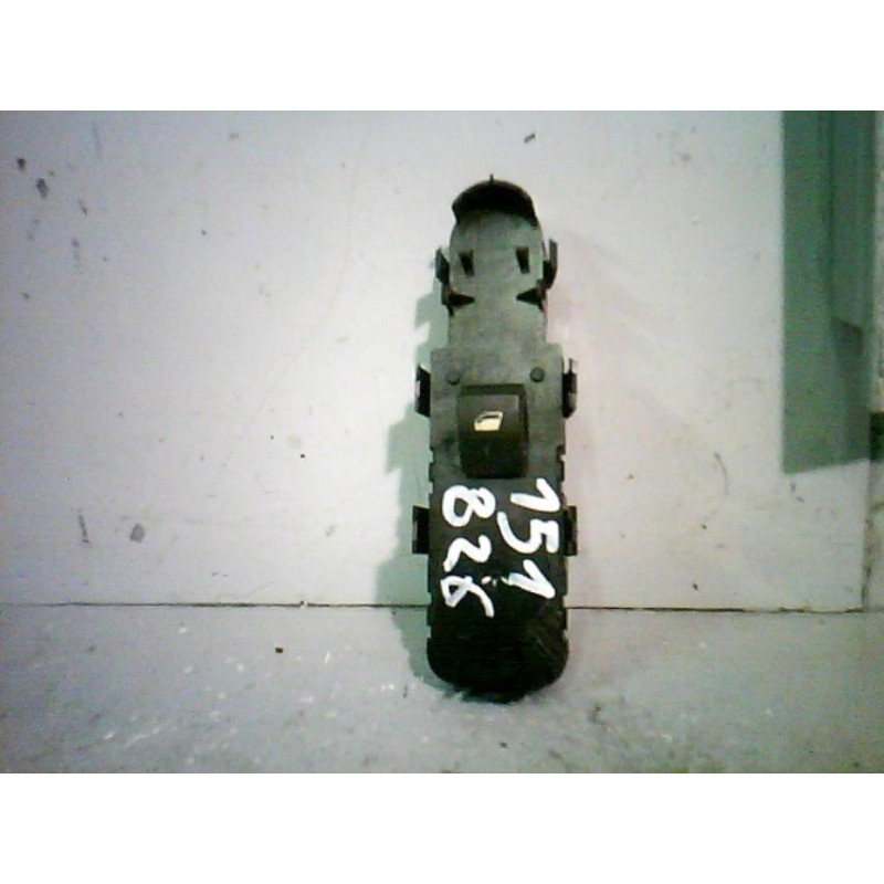 Interrupteur de leve vitre avant droit PEUGEOT 308 1