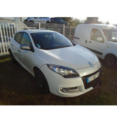 Enjoliveur anti brouillard RENAULT MEGANE 3 Photo n°8