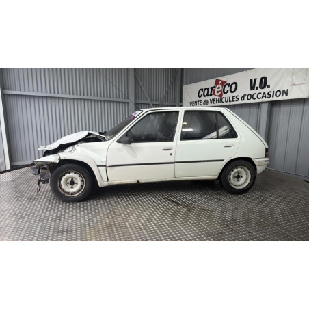 Moyeu avant droit PEUGEOT 205