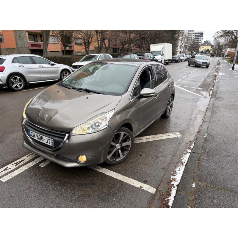 Planche de bord complete PEUGEOT 208 1