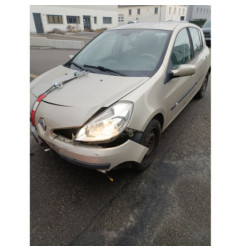 Attache ceinture avant gauche RENAULT CLIO 3 Photo n°4