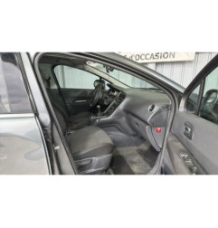 Attache ceinture arriere centrale PEUGEOT 5008 1 Photo n°4