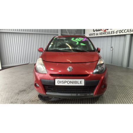 Attache ceinture avant gauche RENAULT CLIO 3 Photo n°1