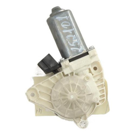 Moteur leve vitre avant gauche MERCEDES CLASSE B 245 Photo n°1