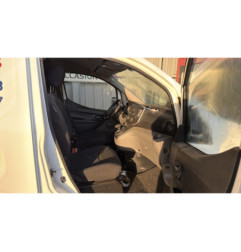 Attache ceinture avant droit NISSAN NV200 Photo n°4