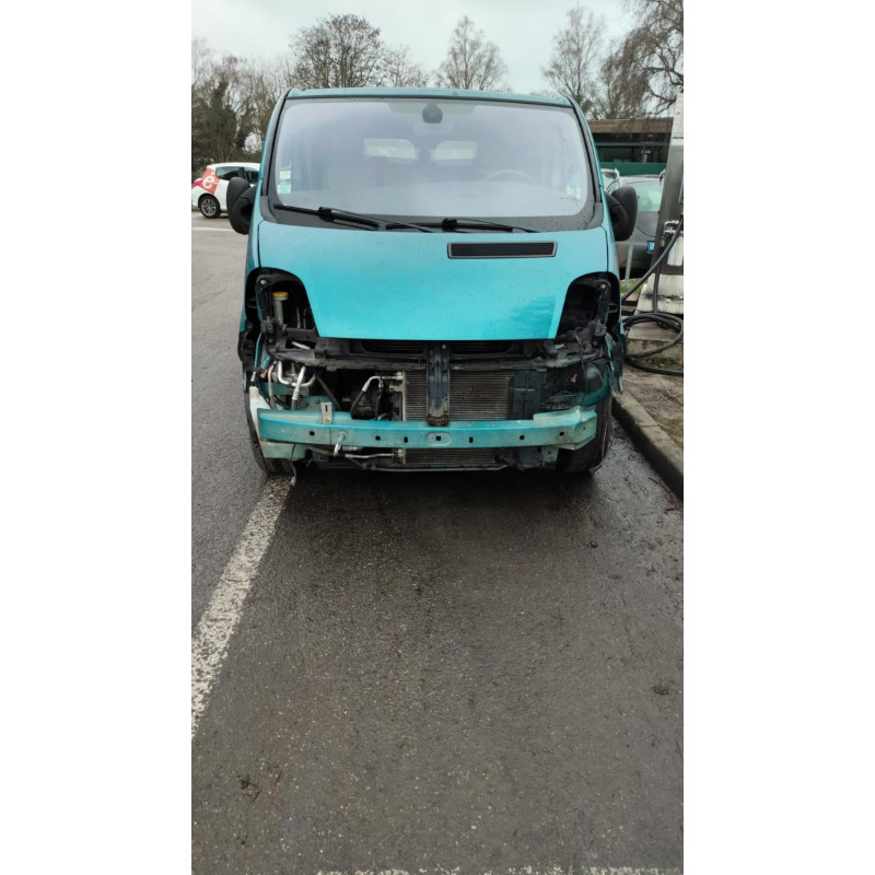 Attache ceinture avant droit RENAULT TRAFIC 2
