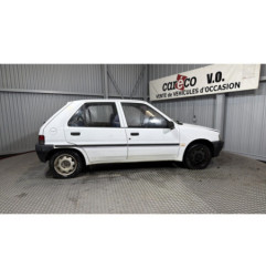 Attache ceinture arriere droit PEUGEOT 106 Photo n°4