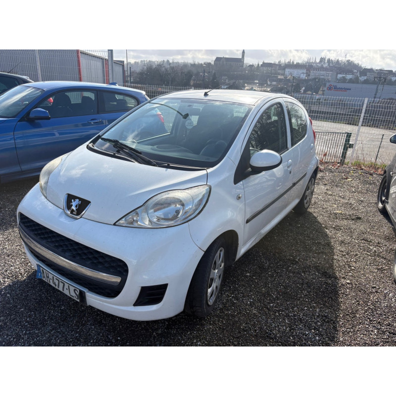 Attache ceinture avant gauche PEUGEOT 107