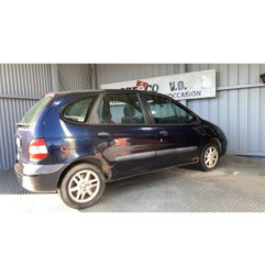 Attache ceinture avant gauche RENAULT SCENIC 1 Photo n°8