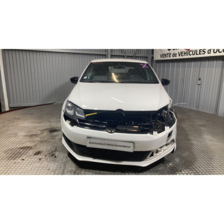 Moyeu avant gauche VOLKSWAGEN POLO 5 Photo n°1