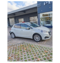 Face avant PEUGEOT 208 1 Photo n°1